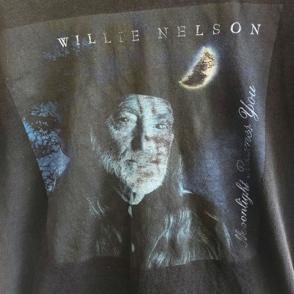 WILLIE NELSON VINTAGE MOOLIGHT BECOMES YOU TSHIRT WELL WORN